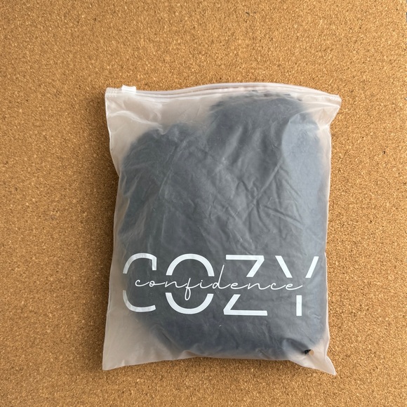 Cozy Confidence Long and Luscious Curl Band - Picture 4 of 4